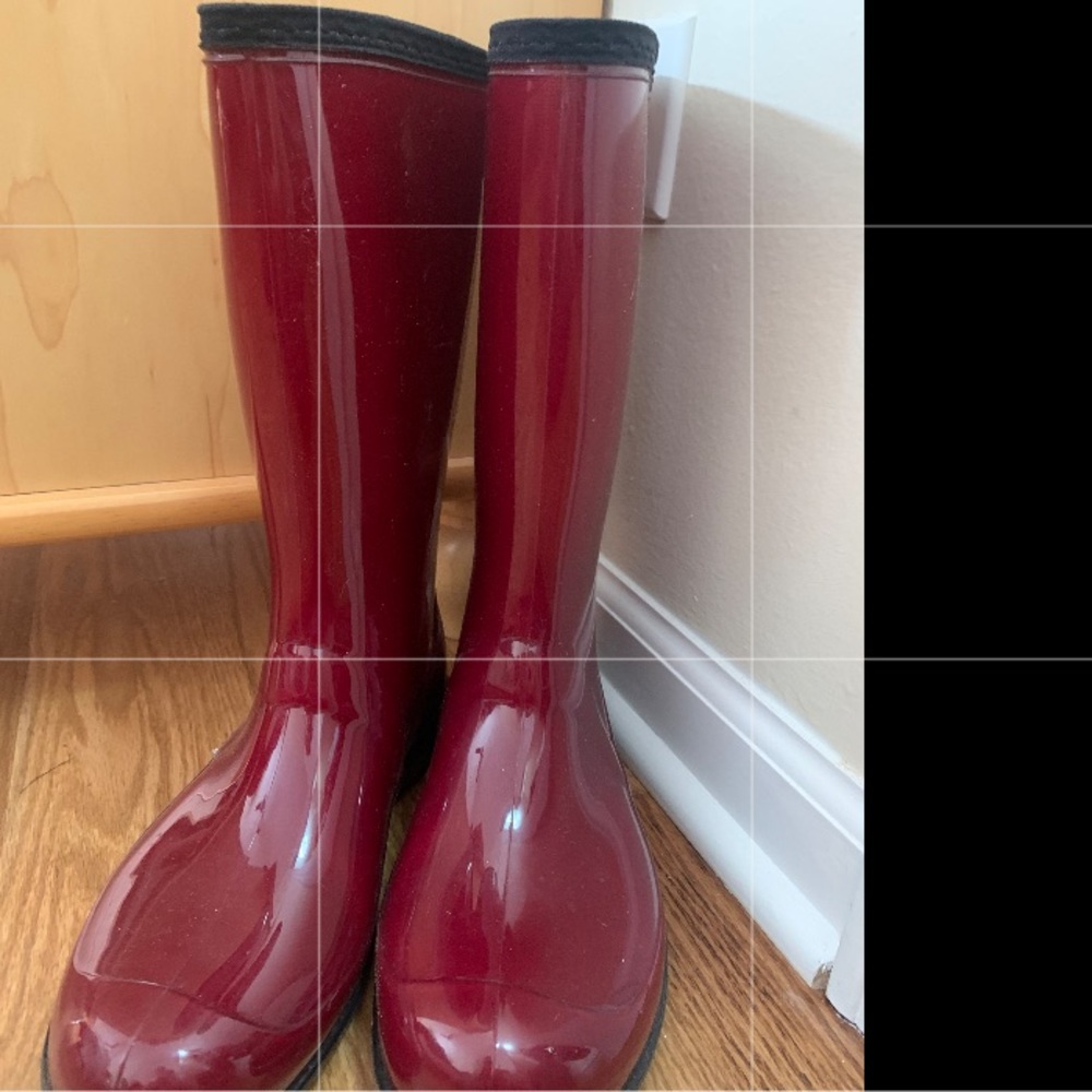 Burgundy rain boots size 9